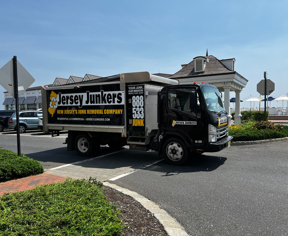 Jersey Junkers crew arriving at a home