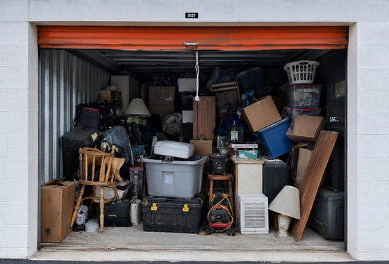 Storage unit emptying